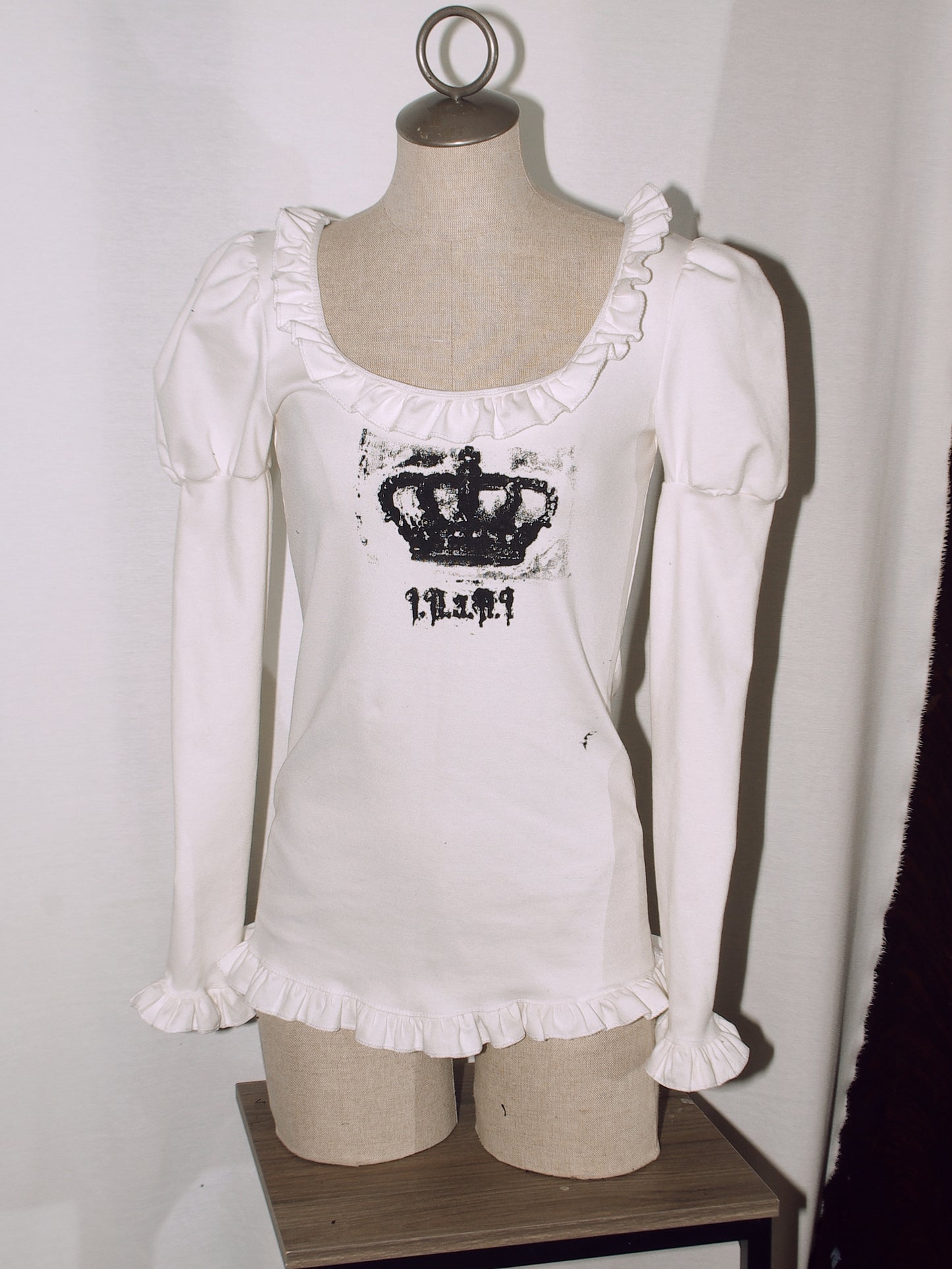 white x black crown print frill cutsew