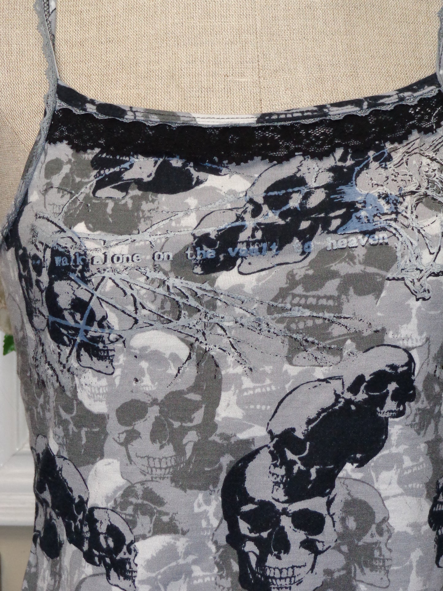 grey skull  "vault of heaven" camisol (miss print)